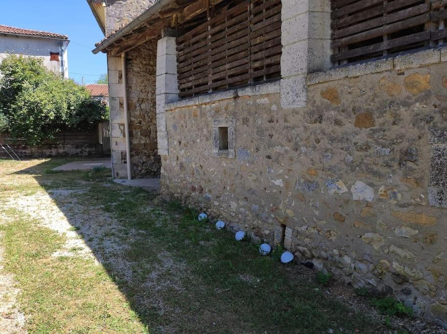 Maison De Campagne, Bulle De Verdure Montbron Eksteriør bilde